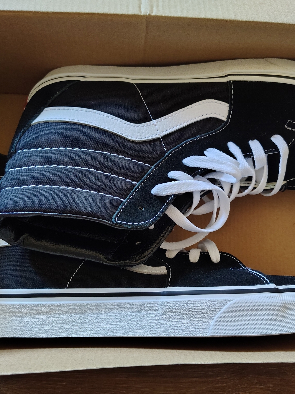 Vans Black & White Classic High-Top Skate Sneakers - Picture 3 of 6